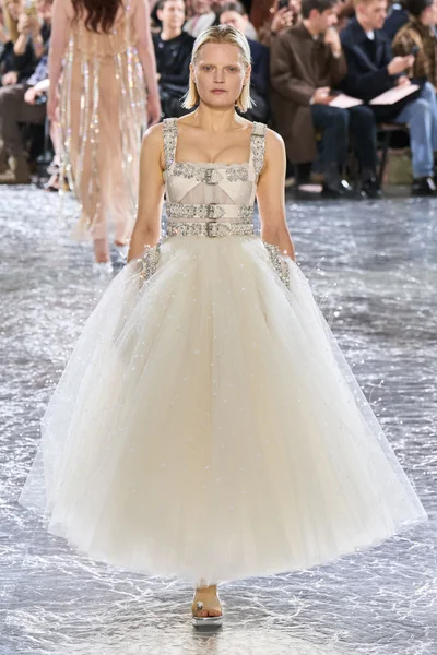 Look 25